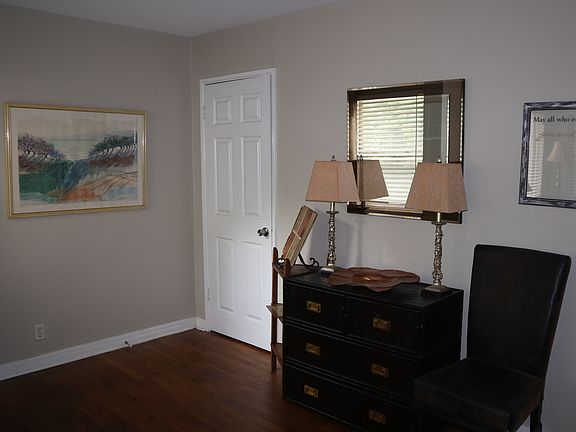 5th image of 1008 Broadway St #B
