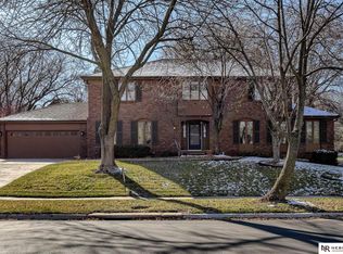 1821 Devonshire Dr, Lincoln, NE 68506