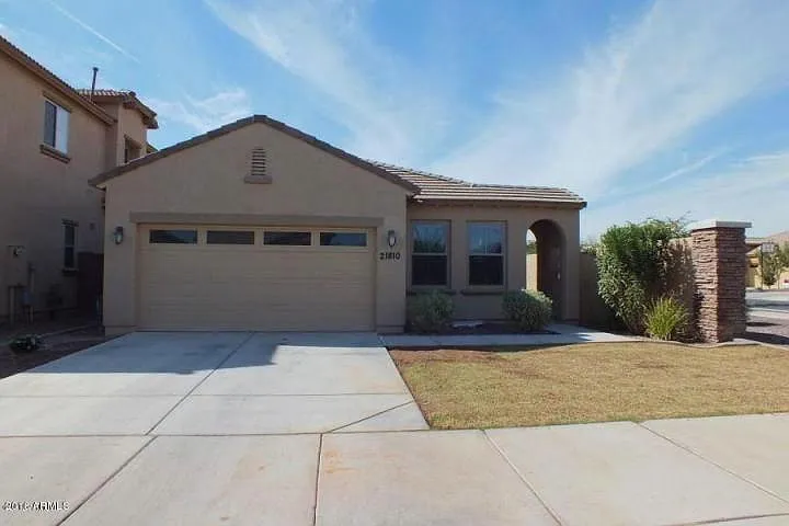 5 bed, 3263 sqft, $3,500 — Photo 1