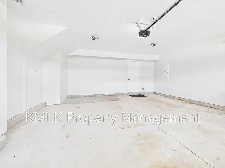 4037 N Steels Cir — Photo 57