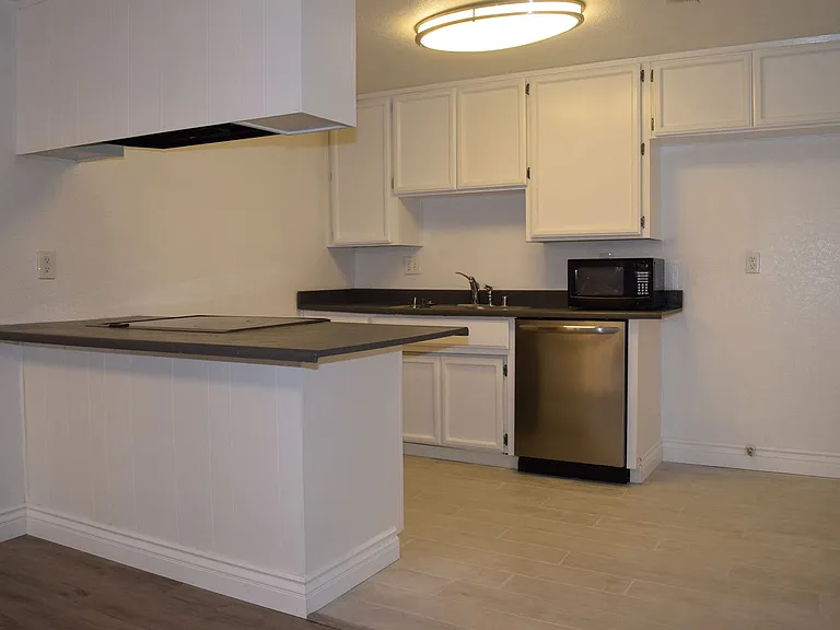 2586 S Whitney Blvd — Photo 7