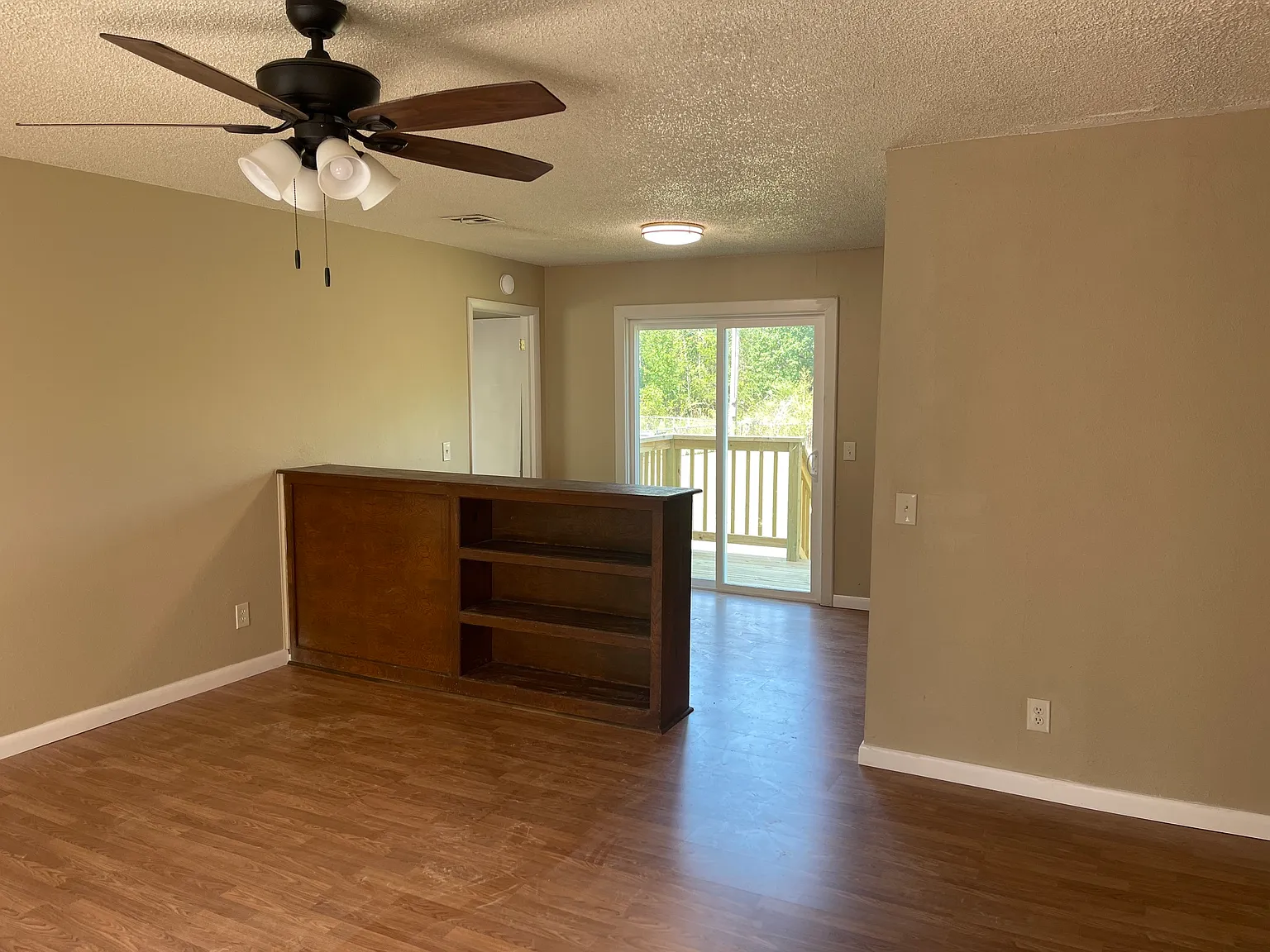 3 bed, 972 sqft, $975 — Photo 4