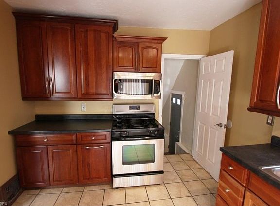 2nd image of 2116 Wascana Ave