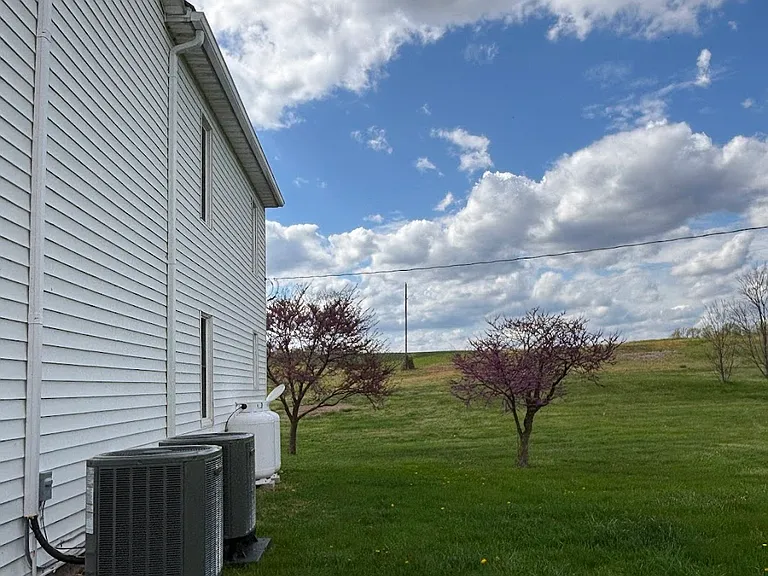 5030 Middle Rd — Photo 14