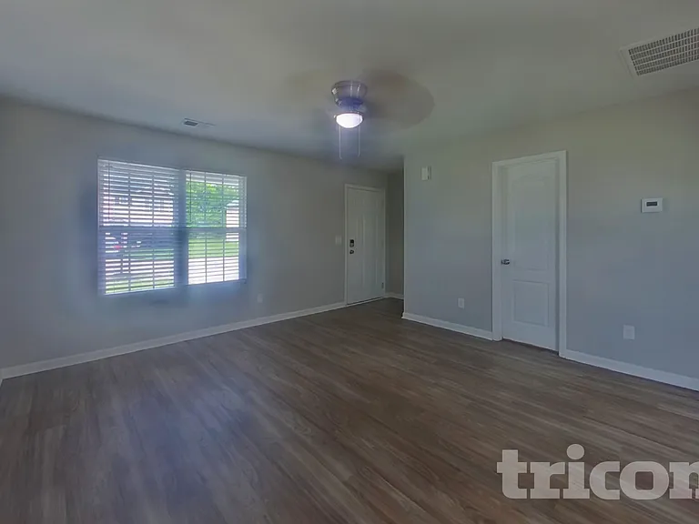 532 Gentle Breeze Ln — Photo 2