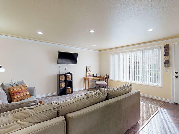 4th image of 526 S 40th Ave #D