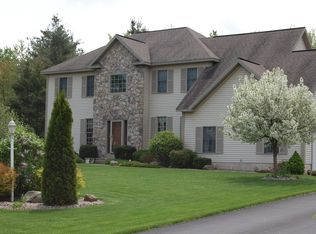 21 Oregon Trl, Waterford, NY 12188