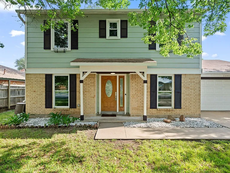 11811 Carshalton Dr — Photo 2