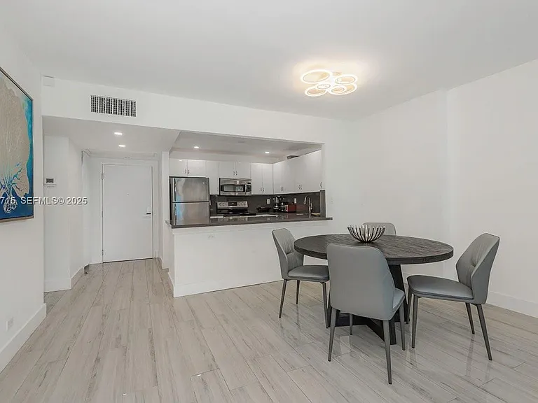 2301 Collins Ave #534 — Photo 8