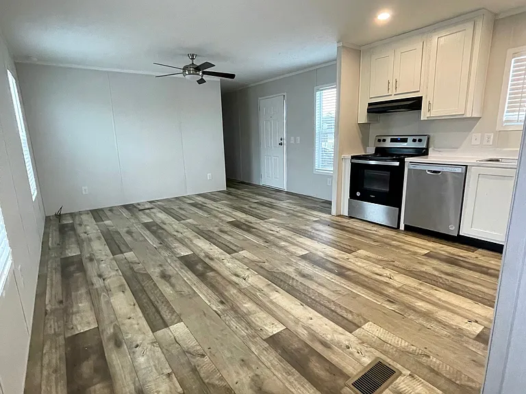 Pearce Pointe — Photo 22