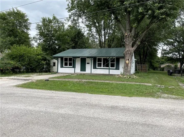 403 S Vine St, Holden, MO 64040