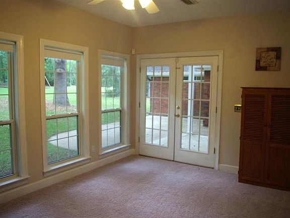 5th image of 318 Thornberg Dr
