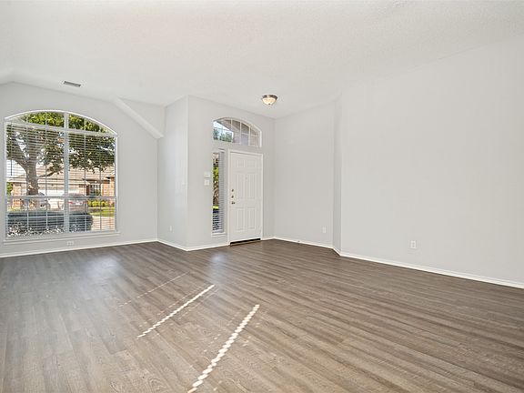4th image of 6504 Hillview Ln