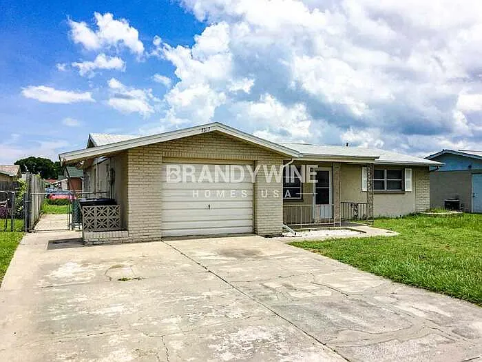 7317 Oak Crest Dr — Photo 2