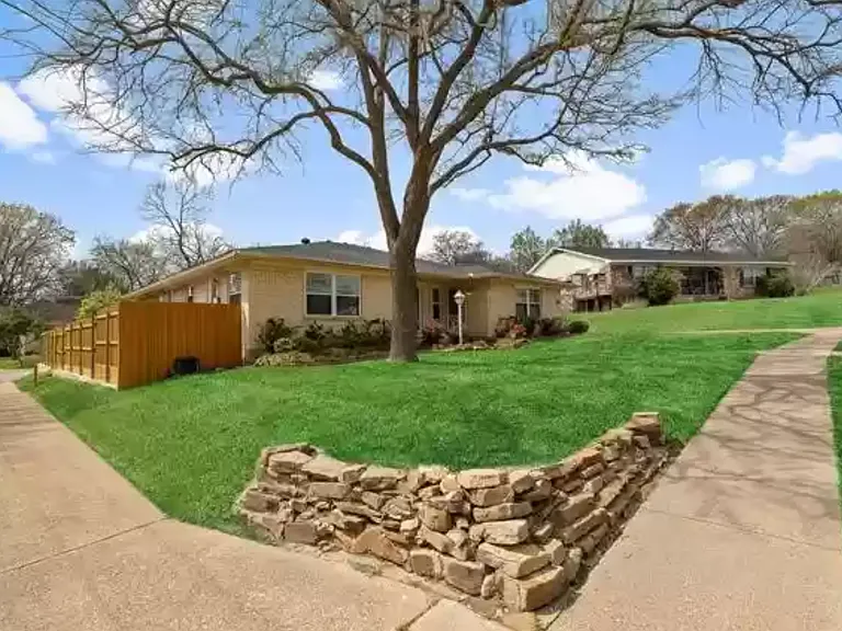 10809 Marchant Cir — Photo 2