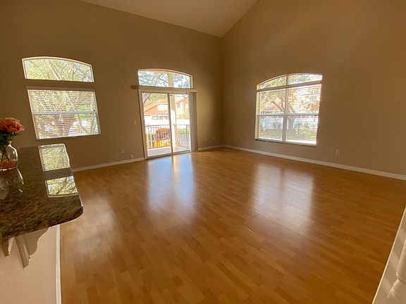 3rd image of 694 Seabrook Ct Unit 204