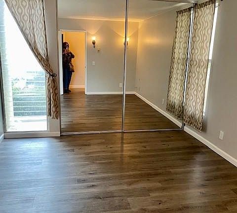 BEDROOM- AIRY, LIGHT, LARGE MIRRORED CLOSET