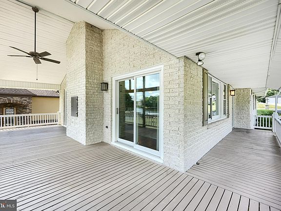 4th image of 428 Lake Meade Dr