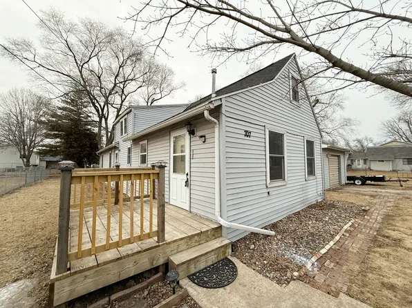 707 Griswold Ave, Sterling, IL 61081