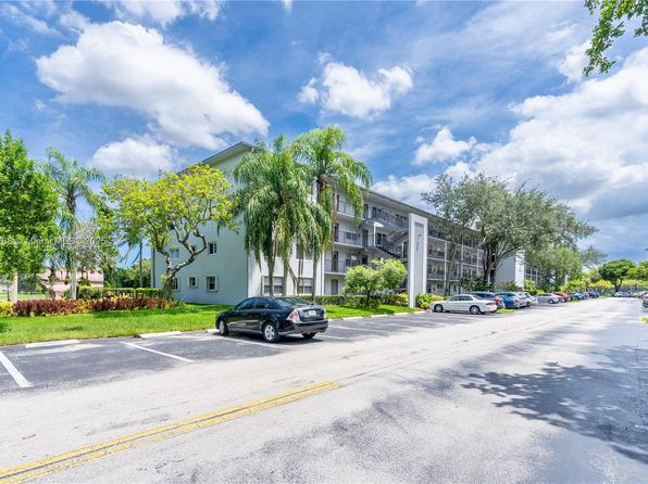 101 SW 132nd Way APT 105J