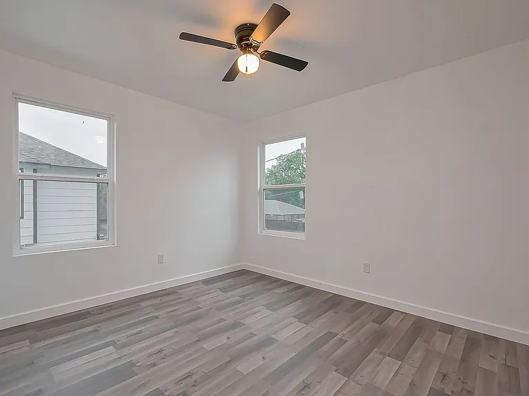 9005 Hilda St — Photo 9