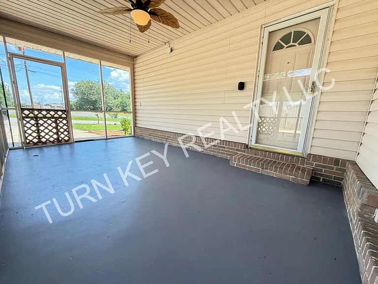 1708 Rogina St — Photo 17