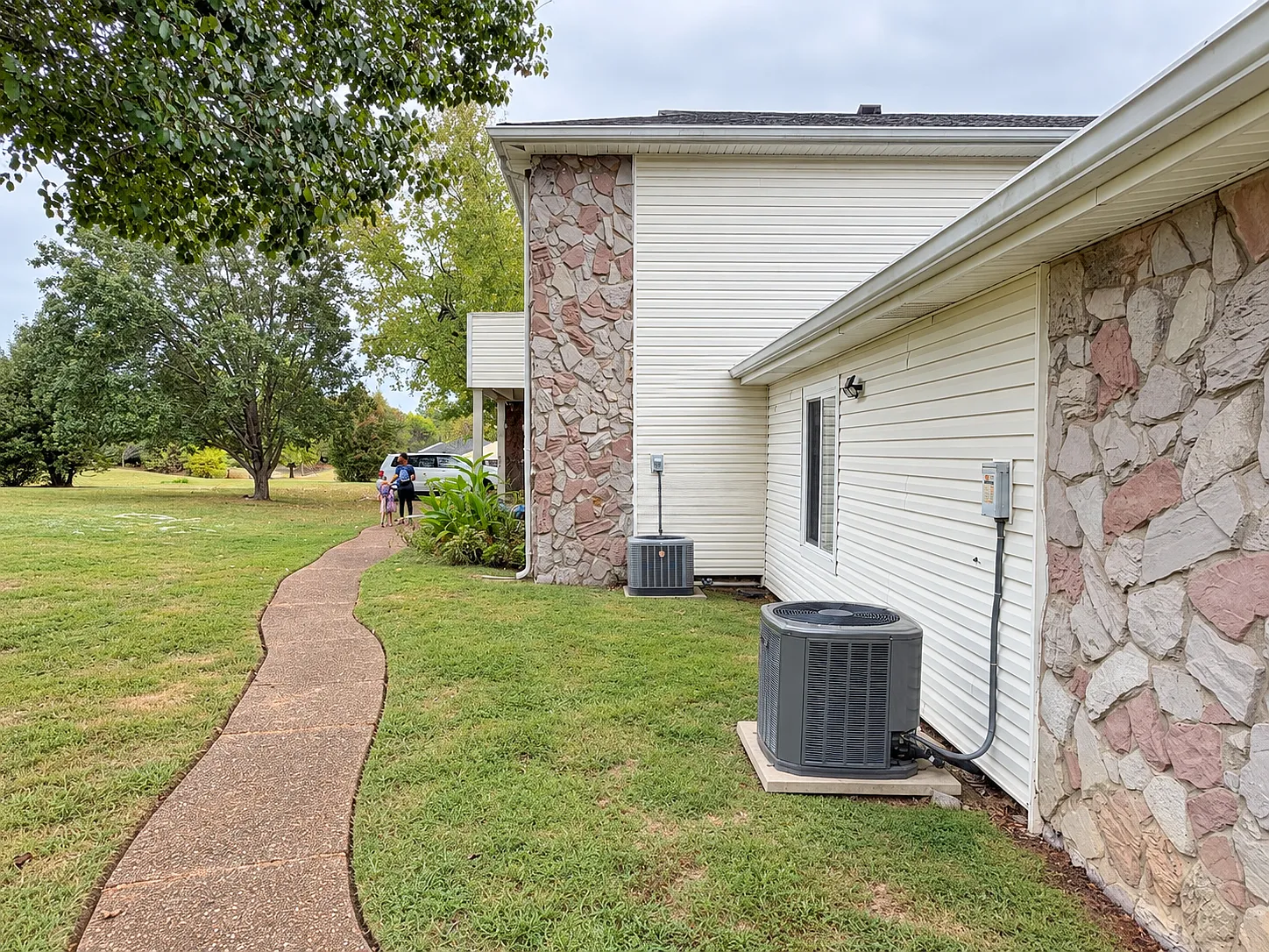 2 bed, 940 sqft, $1,900 — Photo 2