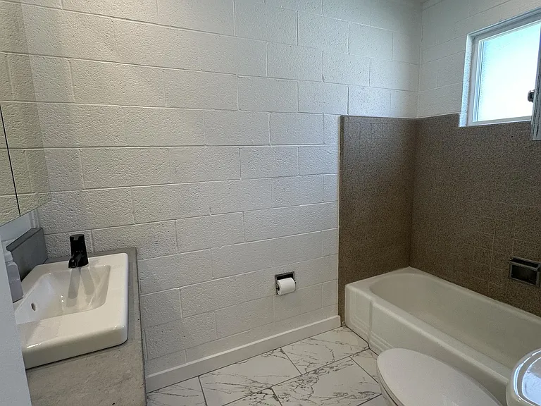 650 N 300 W #216-1 — Photo 8