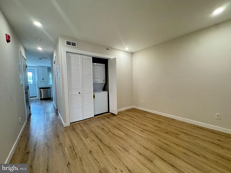 255 S 44th St #4 — Photo 8