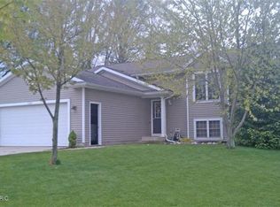 5369 Pinnacle Dr SW, Wyoming, MI 49519