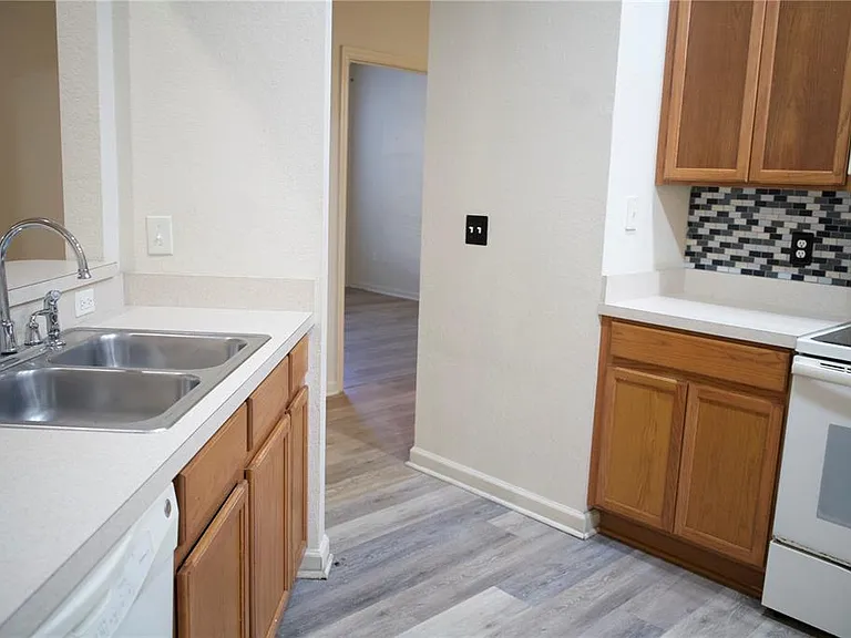 3301 Whitestone Cir #105 — Photo 9