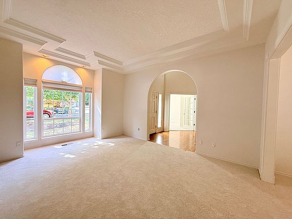 3rd image of 16775 SW Springwater Ln