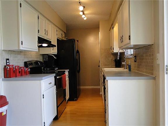 3rd image of 207 SE Flagstone Dr