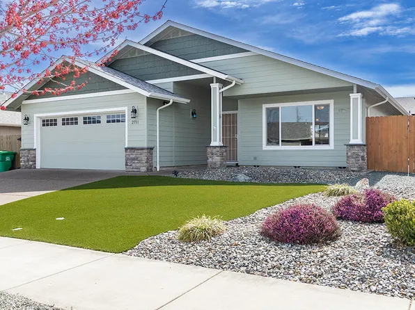 2711 SW Swopes Dr, Grants Pass, OR 97527