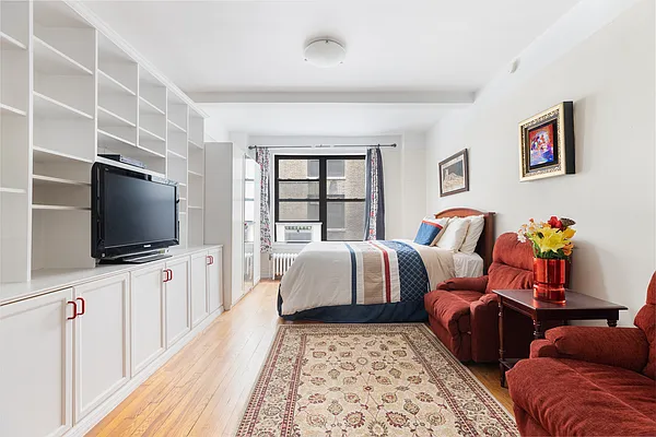 Sold by Compass | media 1