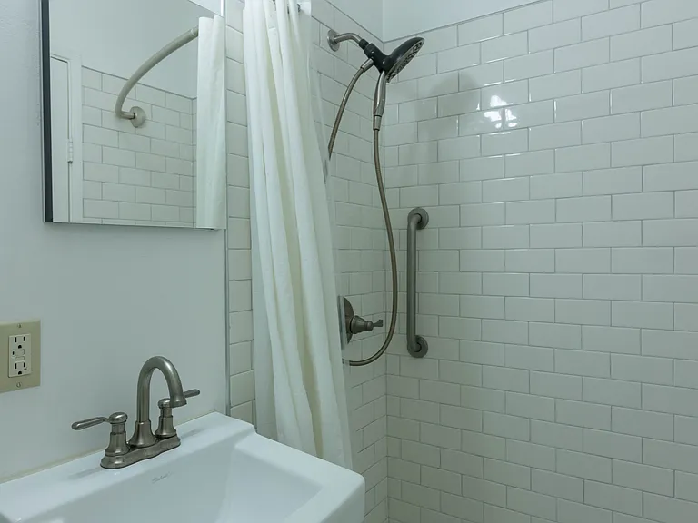 5125 Harold Way #202 — Photo 45