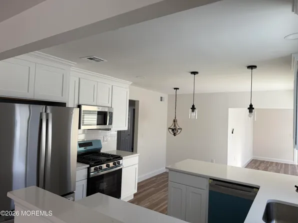 18 Mansfield Avenue, Manchester, NJ 08759