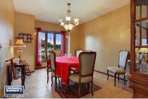 FORMAL DINING