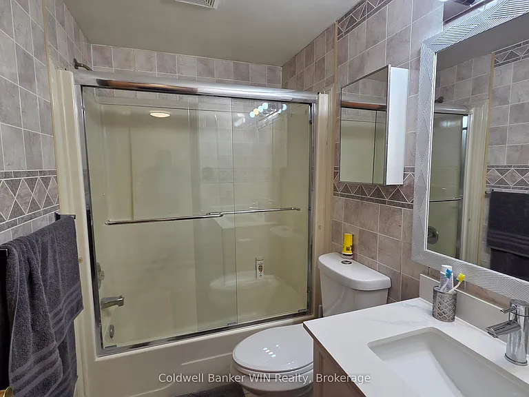 120 Melissa Cres — Photo 7
