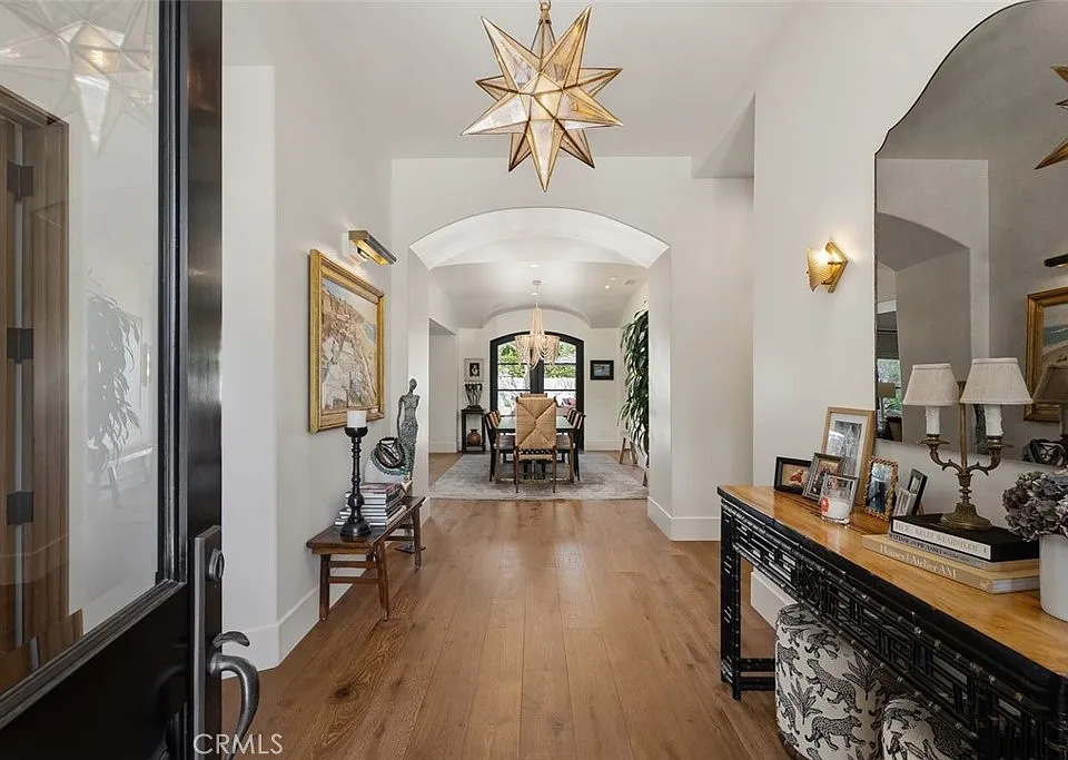 4 Winged Foot Ln