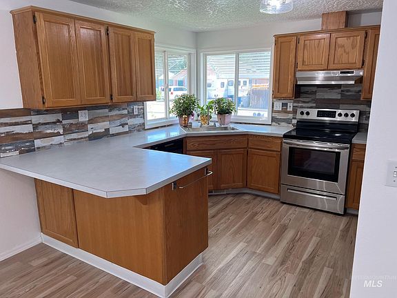5th image of 418 Smith Ave