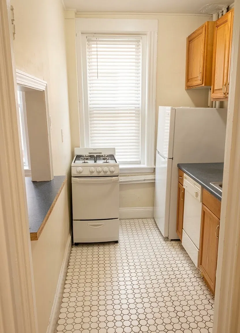 362 Riverway St — Photo 2