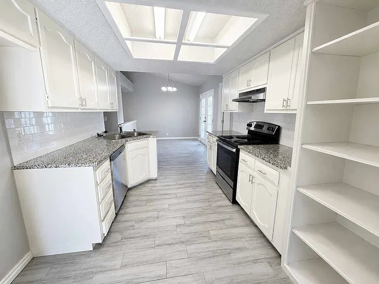 217 Cypress Dr — Photo 9