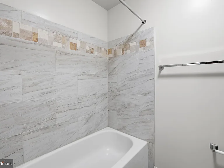 2844 Yarling Ct — Photo 16