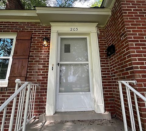 4th image of 203 Short Brown St
