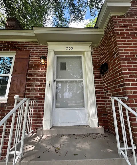 203 Short Brown St — Photo 4