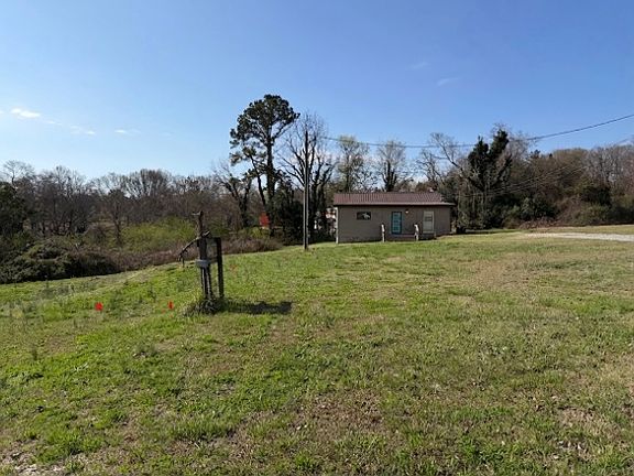 2nd image of 707 S Spring St