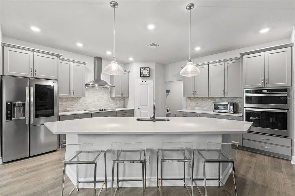 4 bed, 3.0 bath, 2687 sqft, $5,800 — Photo 2