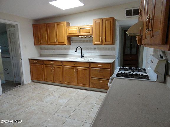 3rd image of 109 E YUMA Street