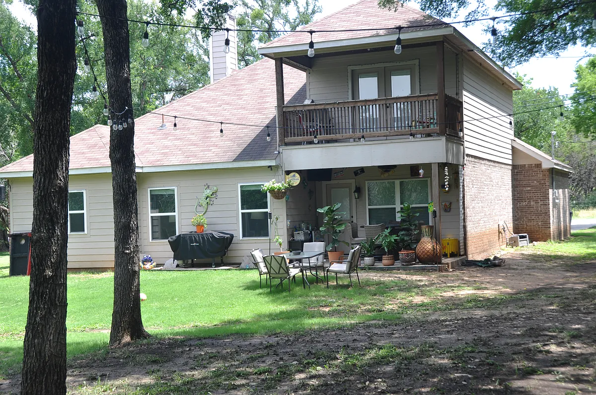 Rear view showing 2nd level covered porch overlooking the back yard - 412 Heritage Trl